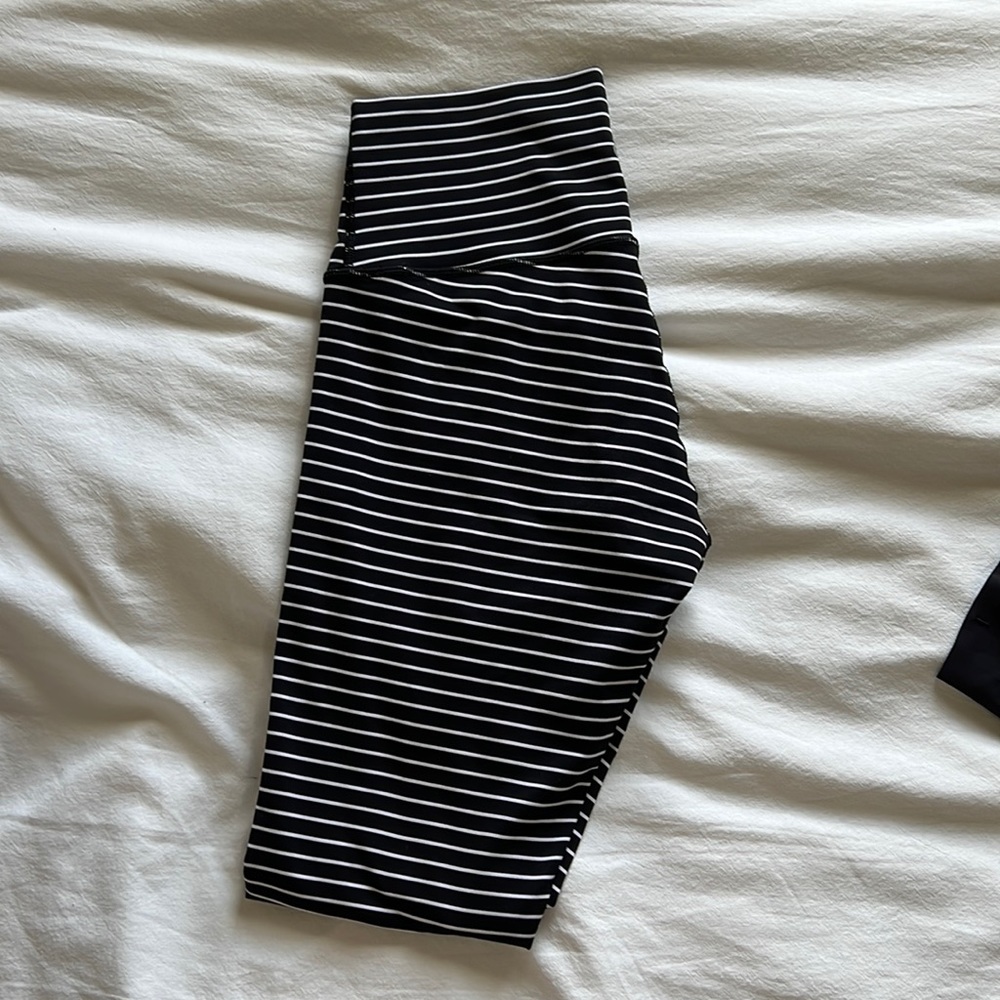 Lululemon Wunder Under High Rise 28” Pant stripe